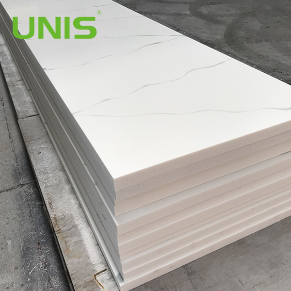 Белый акрил, вырезанный по размеру.