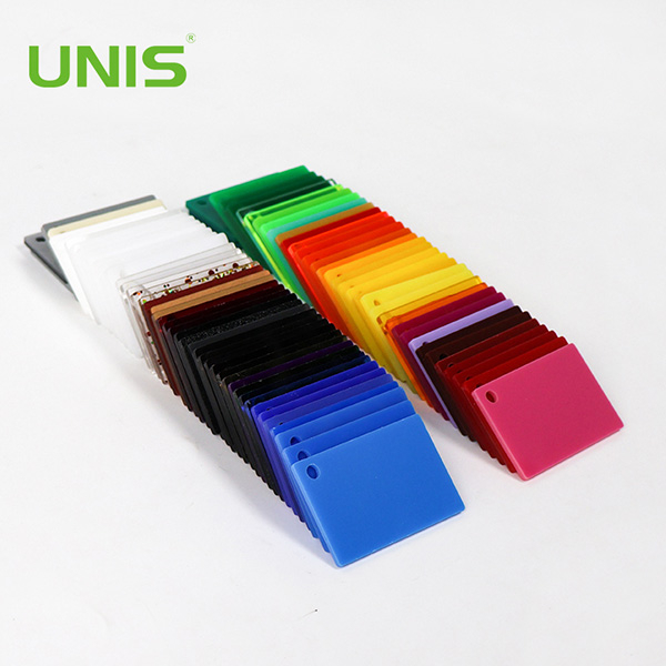 В наличии акриловые зеркальные листы черного цвета.